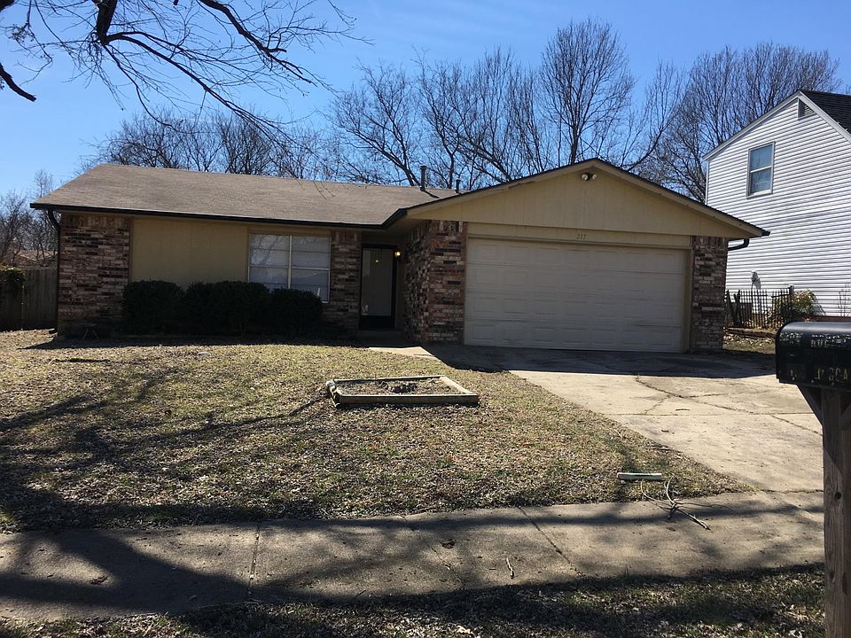 1st image of 217 W Waco St