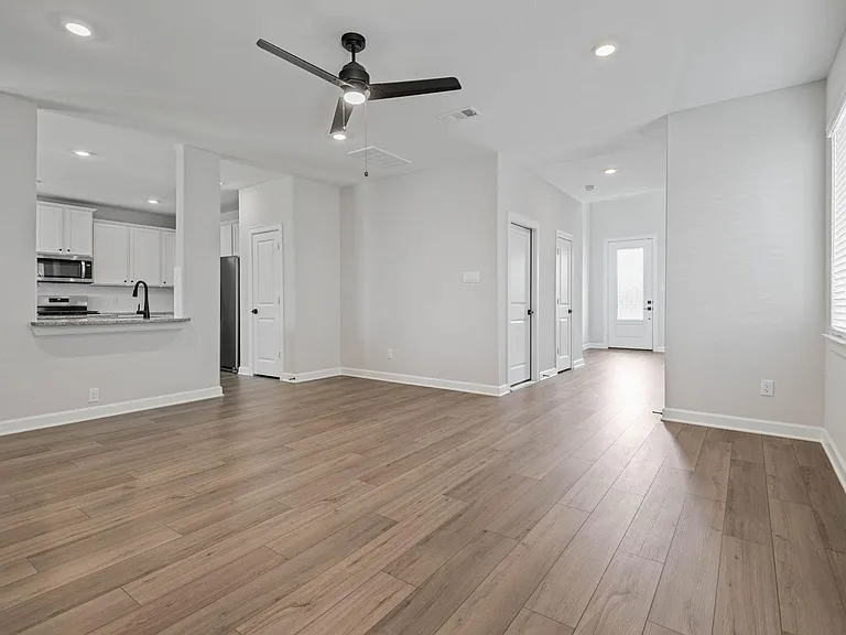 1131 Campside Dr — Photo 4