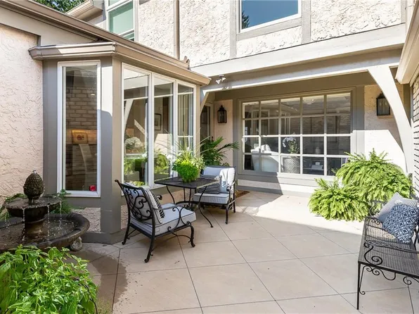 6328 Kennett Pl, Mission, KS 66202