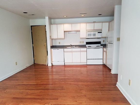 5th image of 743 N High St