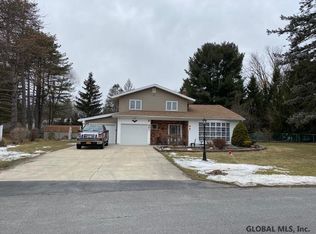 3 Barry Ct, Loudonville, NY 12211