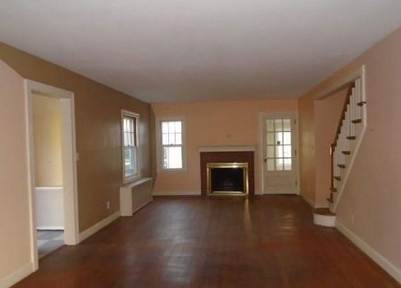 2nd image of 272 Eddy Glover Blvd