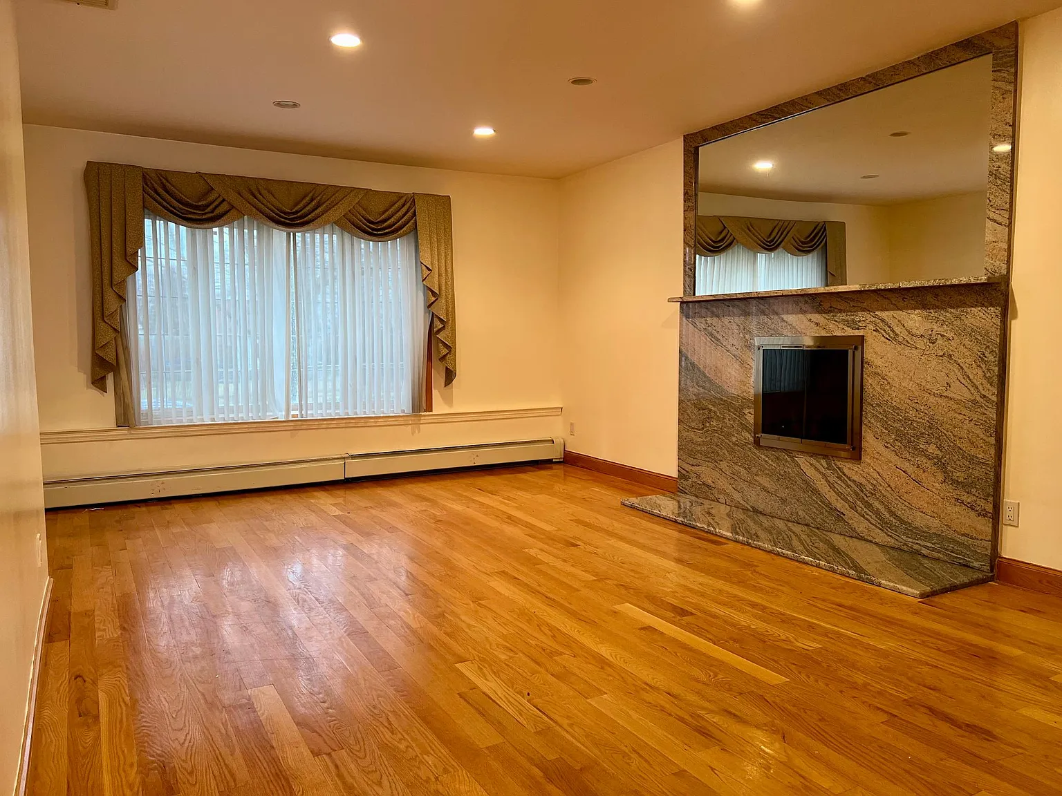 4 bed, 1950 sqft, $5,000 — Photo 2