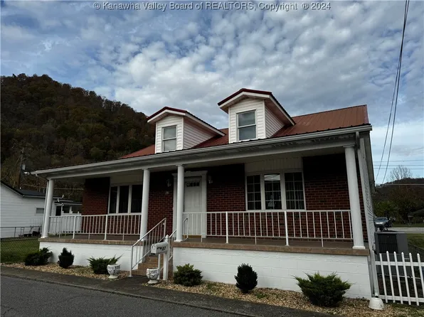 87 Everett St, Logan, WV 25601