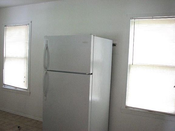 4th image of 1112 Whitaker Dr