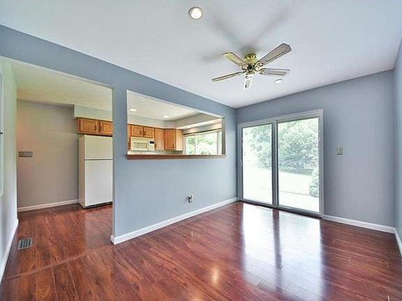 3rd image of 383 Marywood Ct