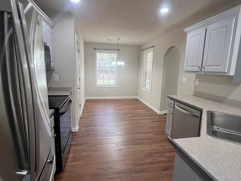 212 Rainbow Ln — Photo 6