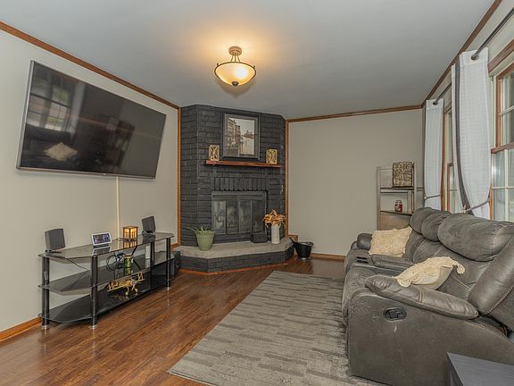 2nd image of 206 S Center St