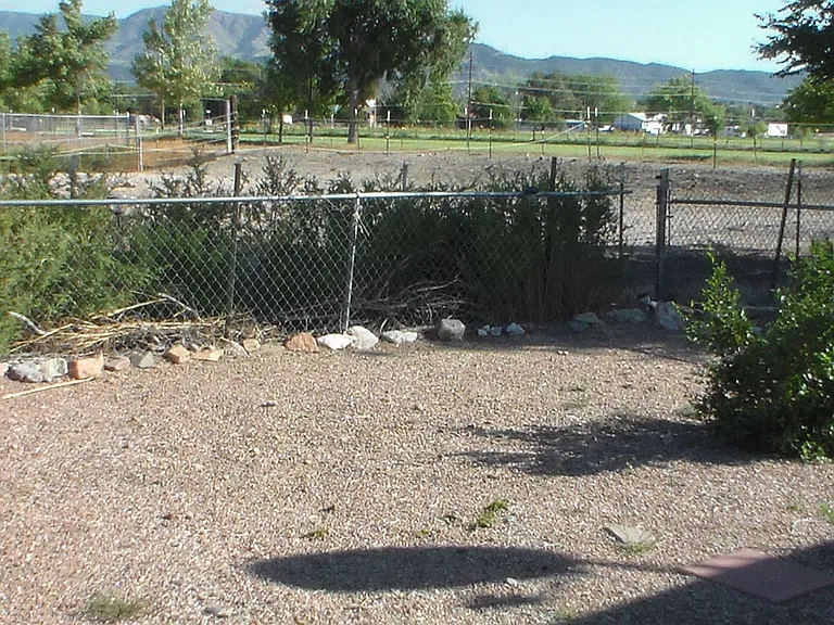 Large 2 Bedroom Rental — Photo 20