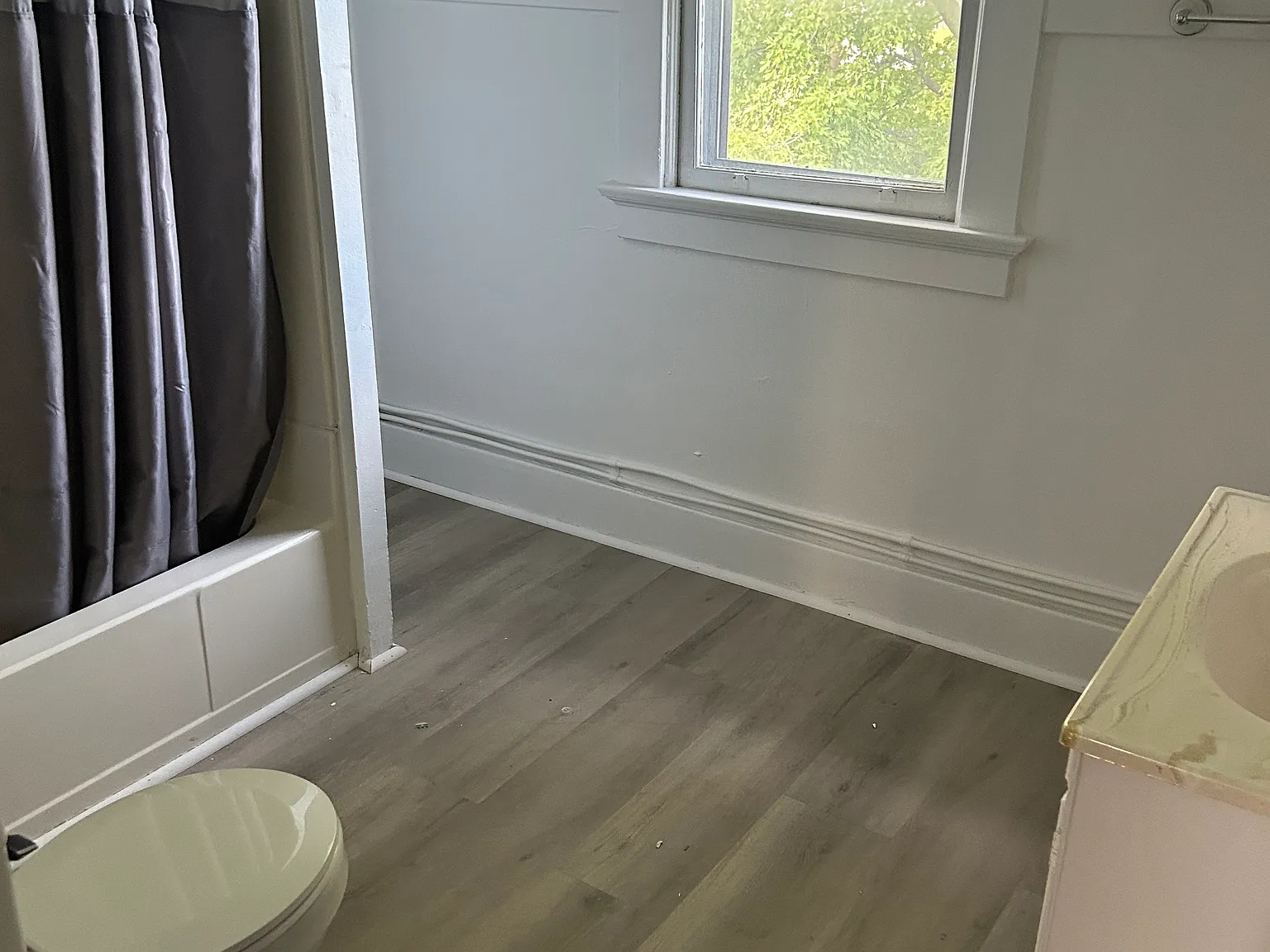 2 bed, 1000 sqft, $1,300 — Photo 2