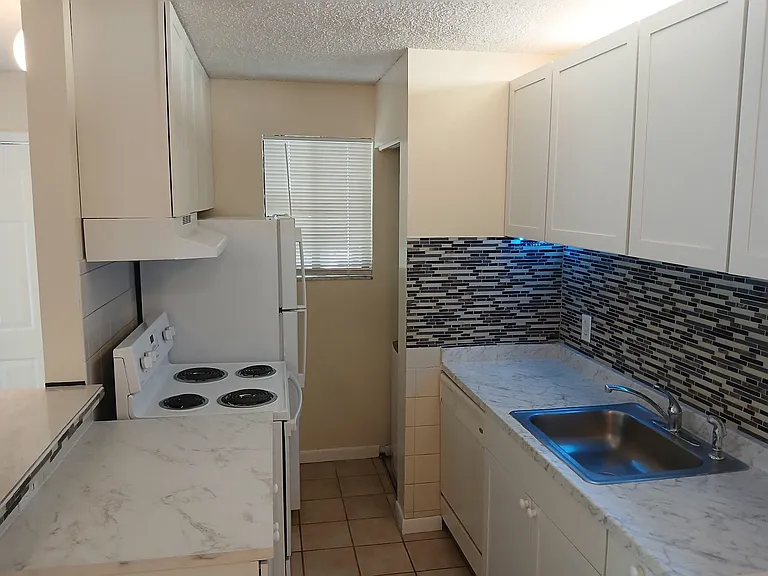 677 Trace Cir #101 — Photo 4