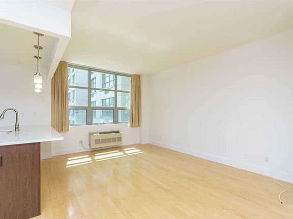 5th image of 5-09 48th Ave #3M