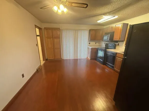 14548 Pearl St, Southgate, MI 48195