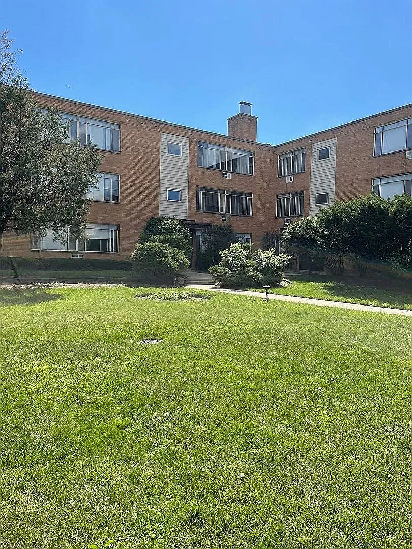 2515 West Jerome Apartments — Photo 1