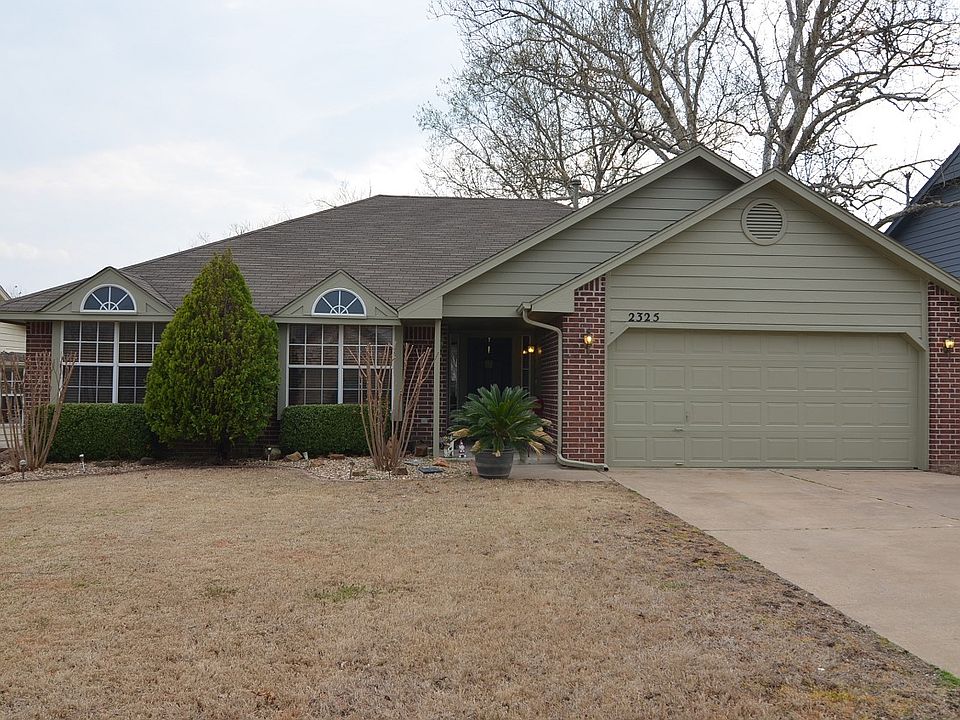 Mature trees in neighborhood