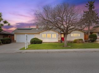 1330 Sunset Dr, Hollister, CA