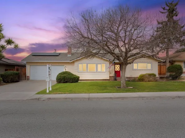1330 Sunset Dr, Hollister, CA 95023