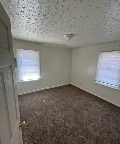 1401 Effie Rd — Photo 2
