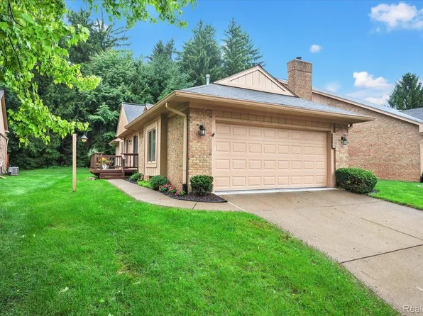 22300 River Ridge Trl, Farmington, MI 48335