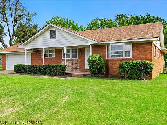 5th image of 1317 Clover Ln