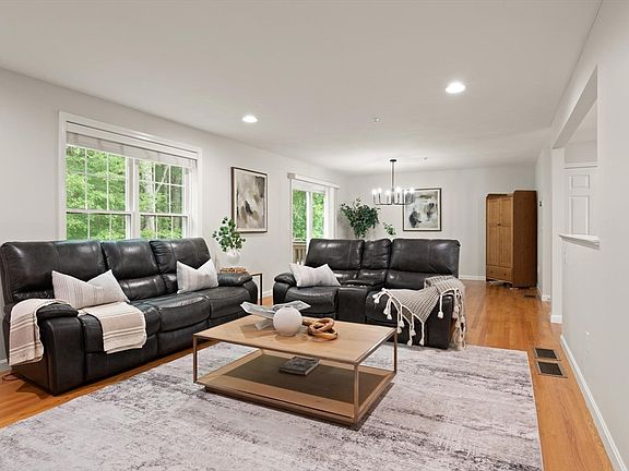 4th image of 27 Southgate Rd #29