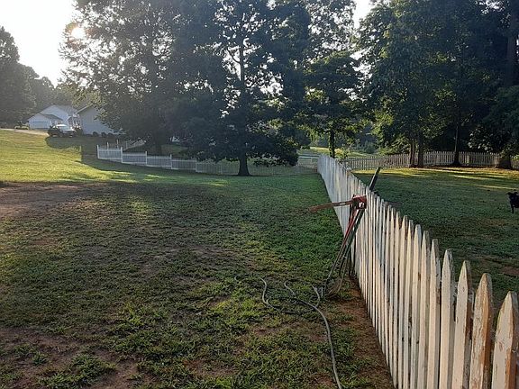 4th image of 1205 Heritage Ln E