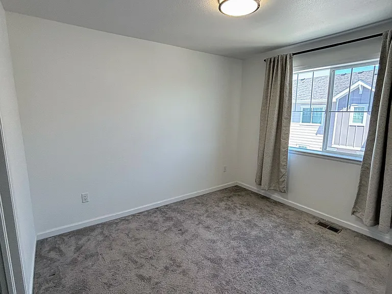 Guest Bedroom 2 (3rd Floor)
