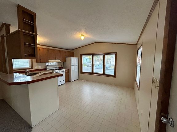 4th image of 2315 Garnet Ave