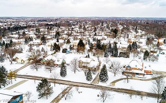 3rd image of 41272 Carriage Hill Dr