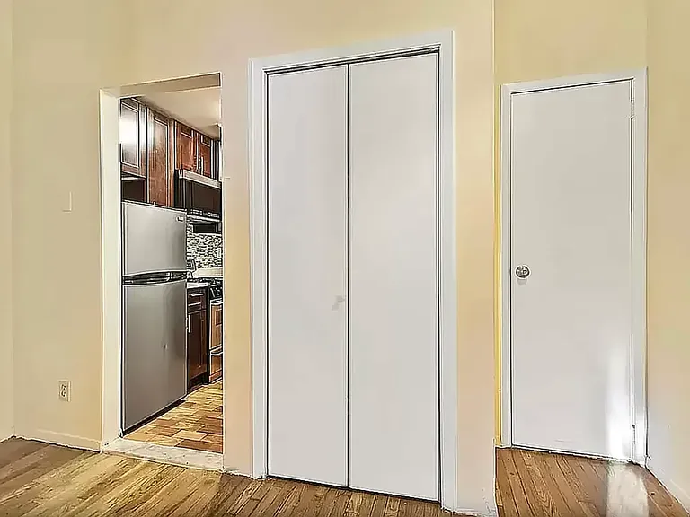 341 Lexington Ave #4-R — Photo 2