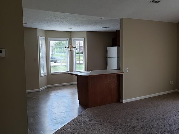 5th image of 108 W White Pine Dr