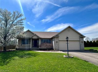 2032 Squirrel Run Ct, Mineral Ridge, OH 44440