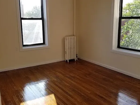 3715 Kings Highway image 4 of 7