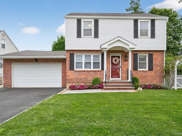 437 Andrews Road, Mineola, NY 11501