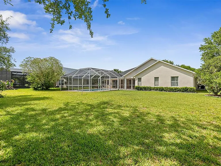 14 Colechester Ln — Photo 47