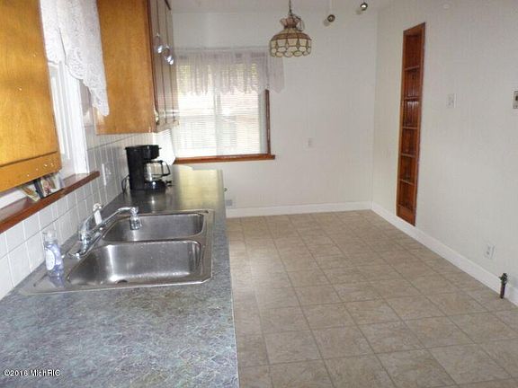 4th image of 1735 Gratiot St NW