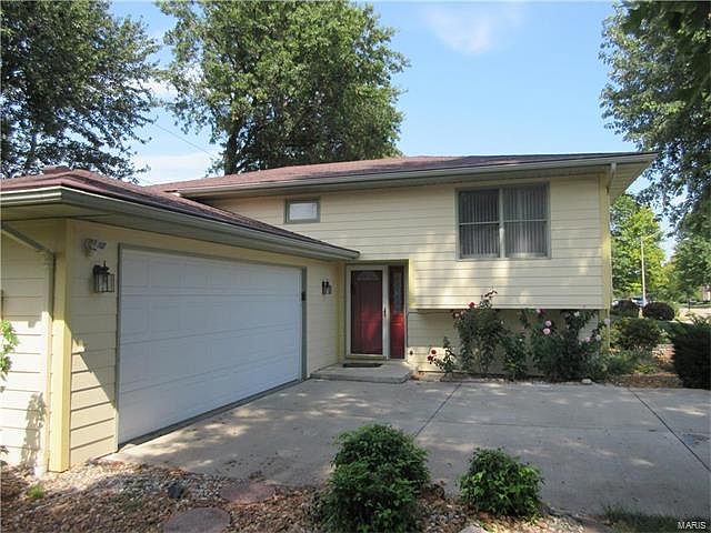 1st image of 925 Chancellor Dr