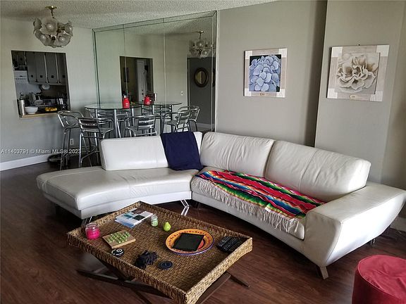 3rd image of 400 Leslie Dr APT 717