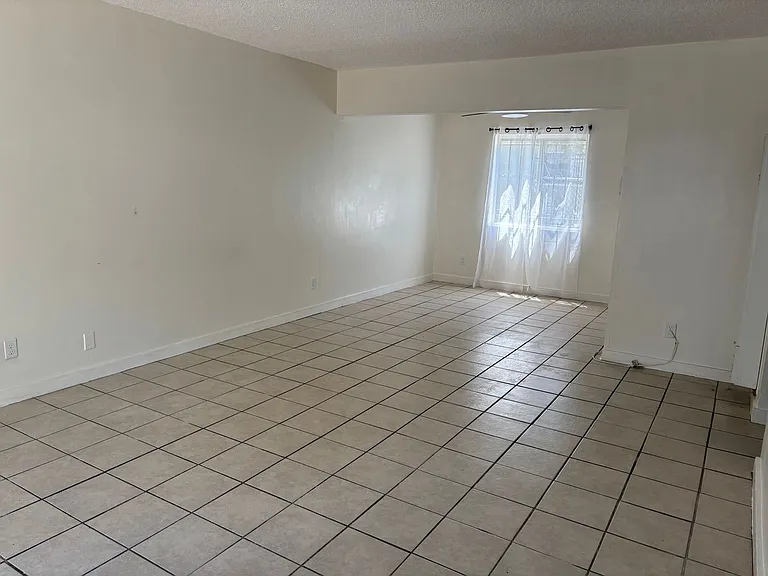 1406 Exposition Blvd — Photo 8