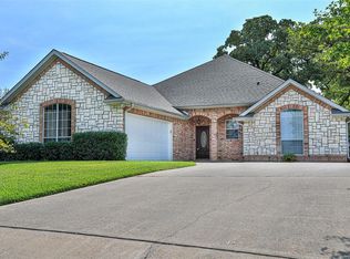 101 Noweta Pl, Lake Kiowa, TX 76240