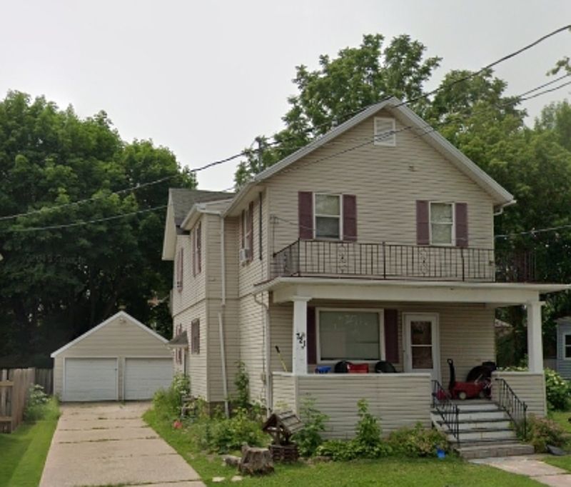 1st image of 721 W Lawrence St #721