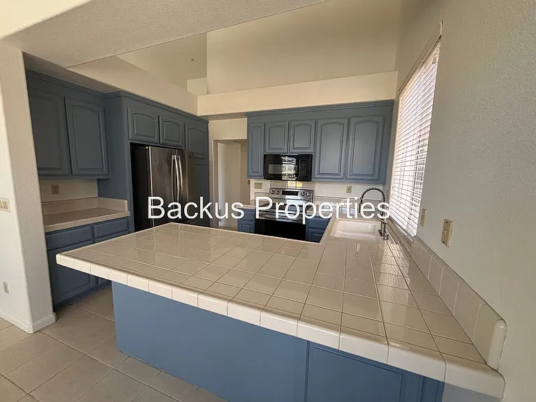18223 Viewcrest Ln — Photo 8