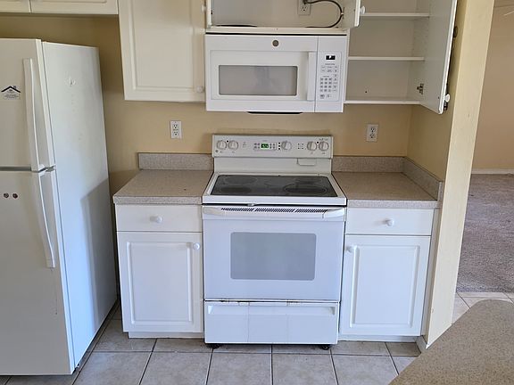 4th image of 2137 SW 5th Ave