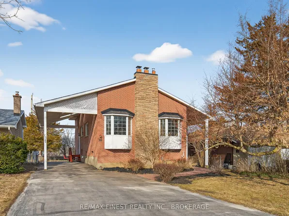 20 Oakridge Ave, Kingston, ON K7L 4S9
