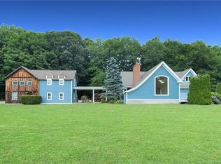 76 Main St, Essex, CT 06409