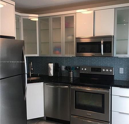 4th image of 645 Lenox Ave APT 5