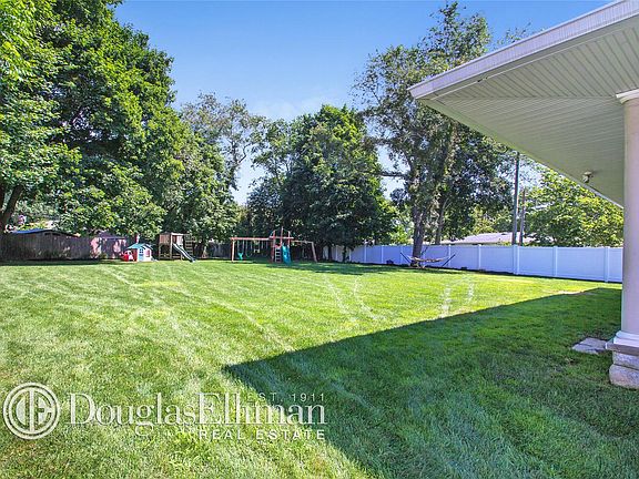 3rd image of 17 Floral Ln