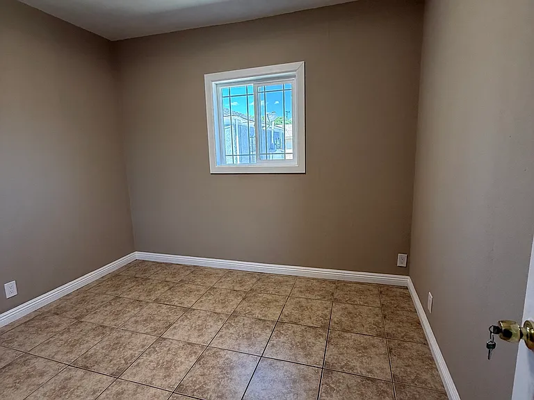 4613 Eugene St #1 — Photo 38