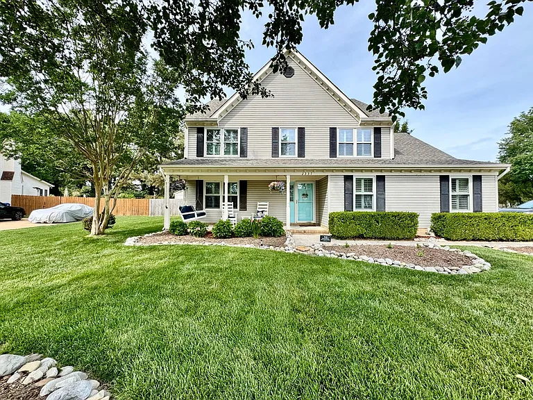 2337 Esplanade Dr — Photo 1