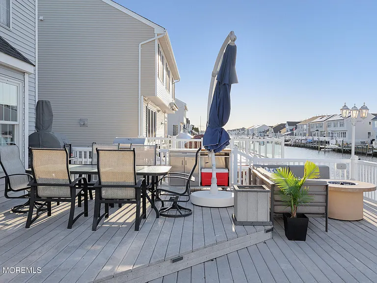 11 Peaksail Dr — Photo 20
